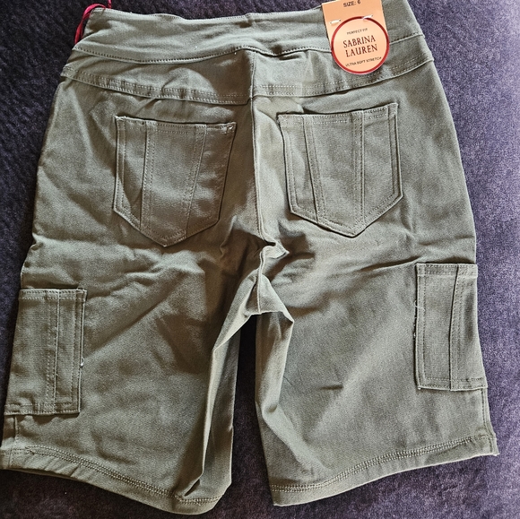 Fitted cargo shorts - Picture 2 of 3